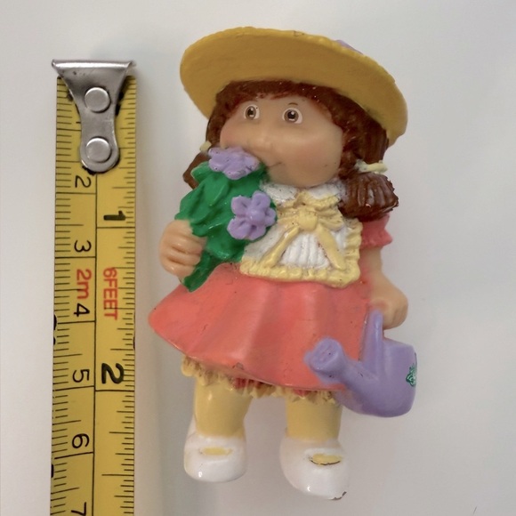 2.5” Cabbage Patch Kids Girl Figure Watering Flowers CPK - Picture 4 of 4